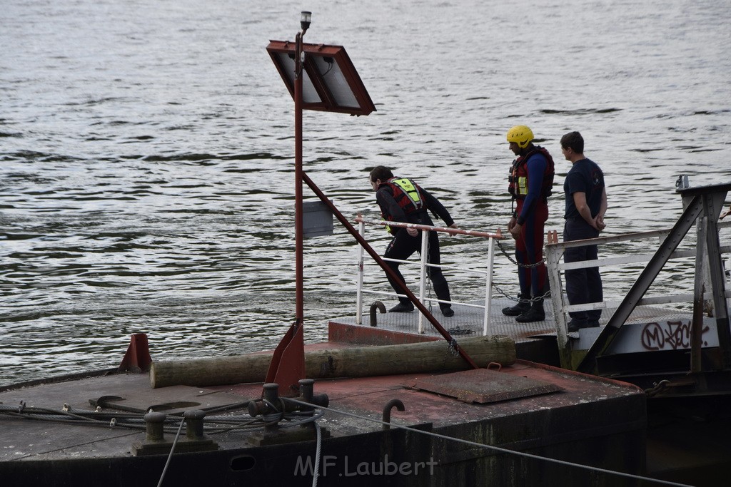 Uebung BF Taucher und Presse Koeln Zoobruecke Rhein P330.JPG - Miklos Laubert